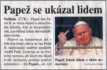 Uzdravující se papež vlídně kyne věřícím.